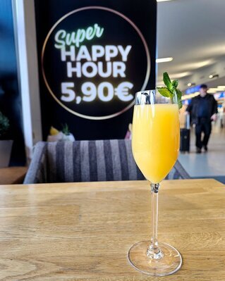 Super Happy Hour = Super hyvät hinnat! <b>Super Happy Hour = Super hyvät hinnat!</b><br>Nyt laaja valikoima cocktaileja, mocktaileja, oluita, lonkeroita ja muita virvokkeita naurettavan edulliseen hintaan 5,90€. Näin hyvää tarjousta on vaikea ohittaa!